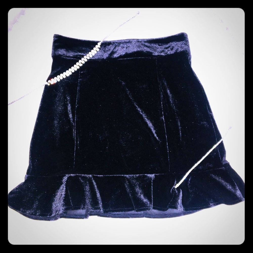 🖤Forever 21 Black Velvet Skirt🖤